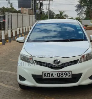 Toyota Vitz 2014 White