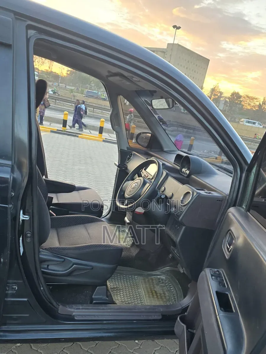 Toyota Spade 2015 Black