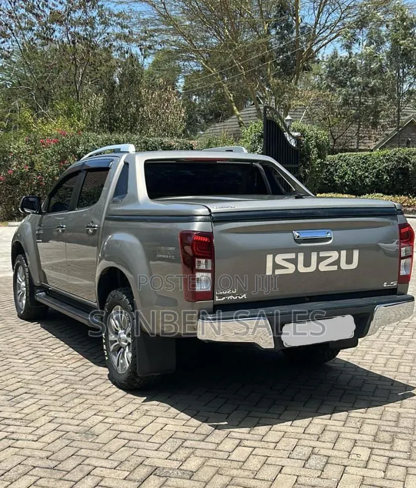 Isuzu D-MAX 2024 Gray