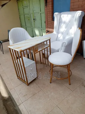King Chair, Manicure Table and 2 Chairs