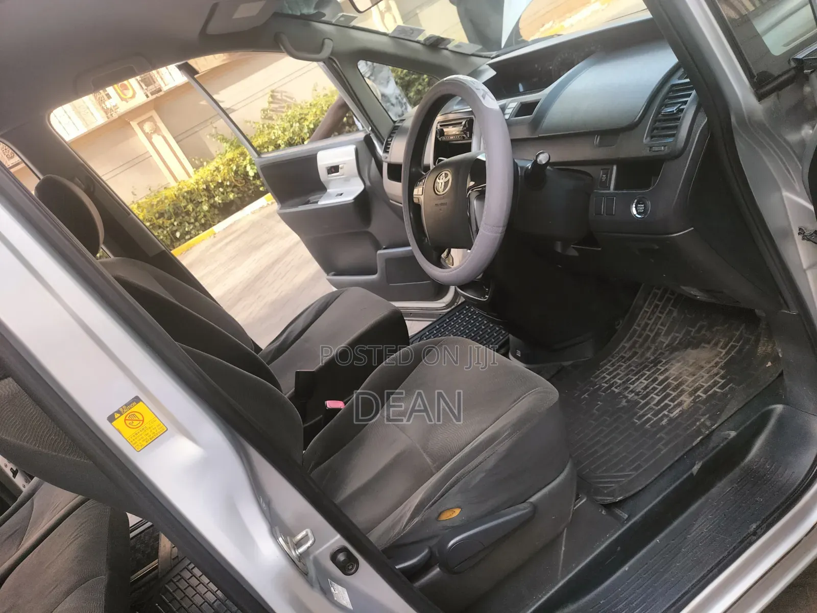 Toyota Noah 2012 Silver