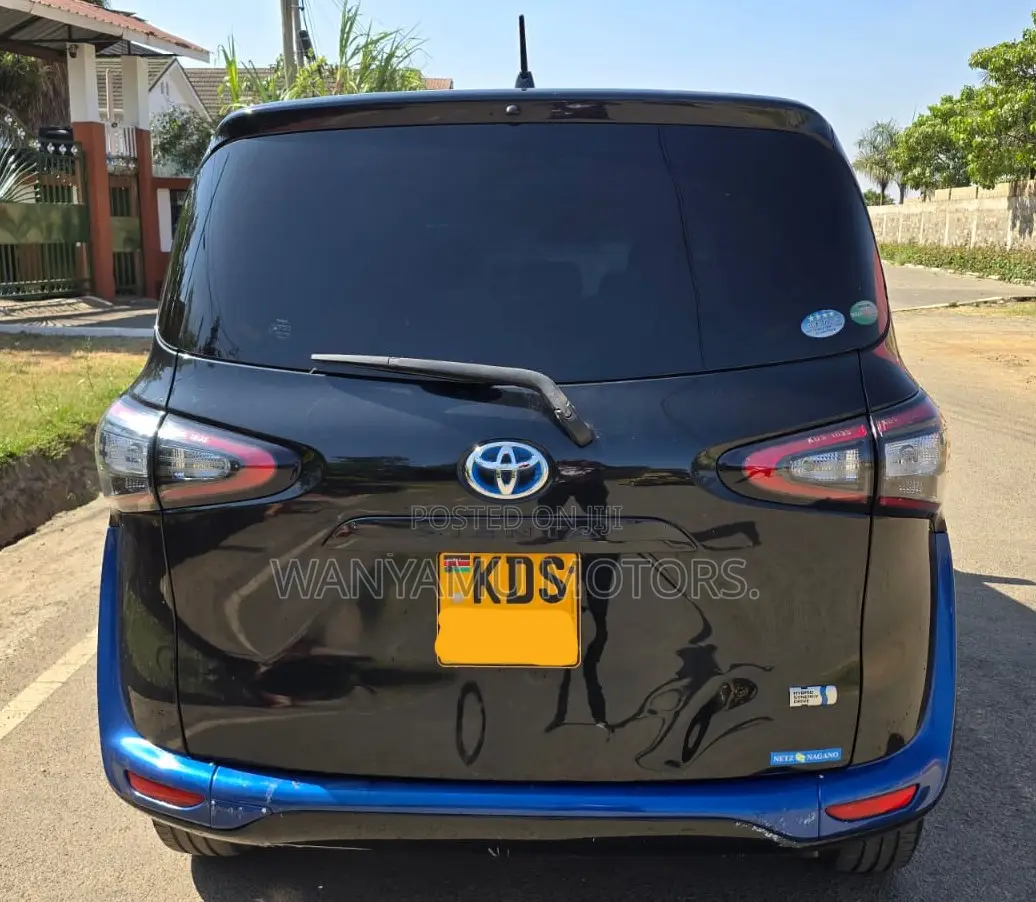 Toyota Sienta 2018