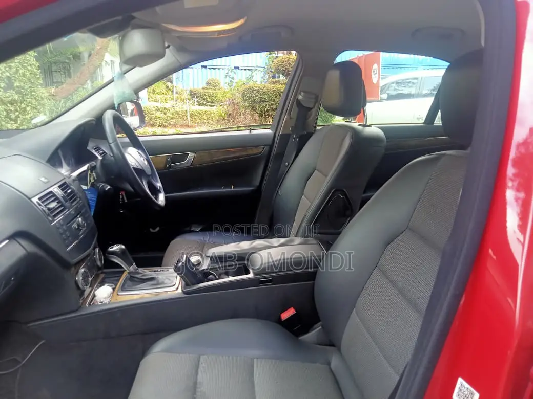 Mercedes-Benz C200 2009 Red