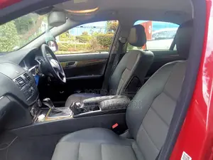 Mercedes-Benz C200 2009 Red