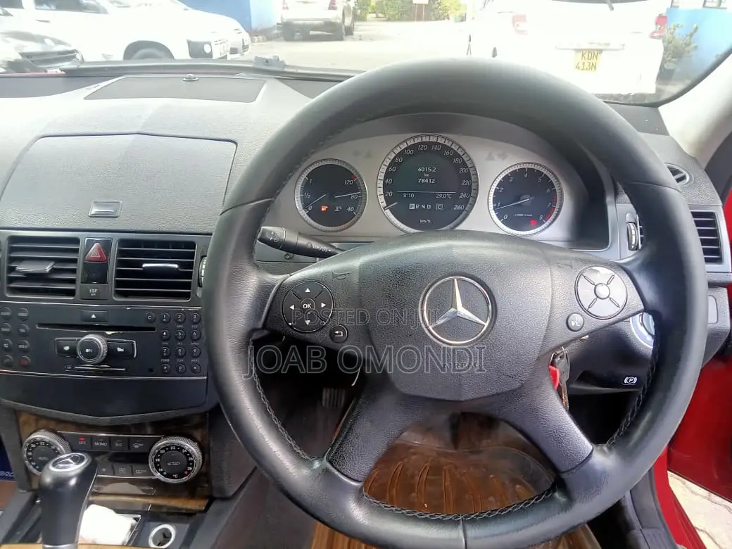 Mercedes-Benz C200 2009 Red