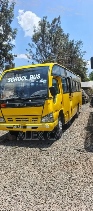 Isuzu NQR 2018 Yellow