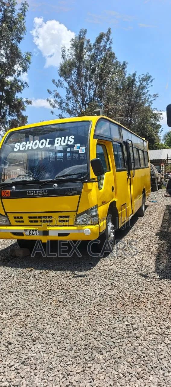 Isuzu NQR 2018 Yellow