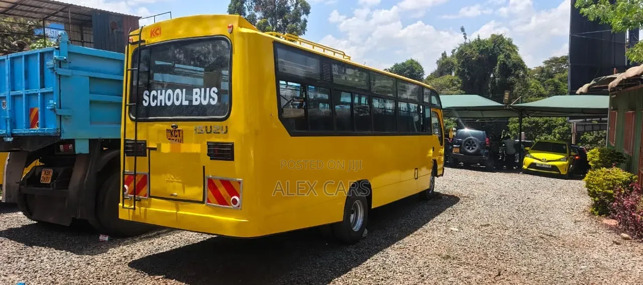Isuzu NQR 2018 Yellow