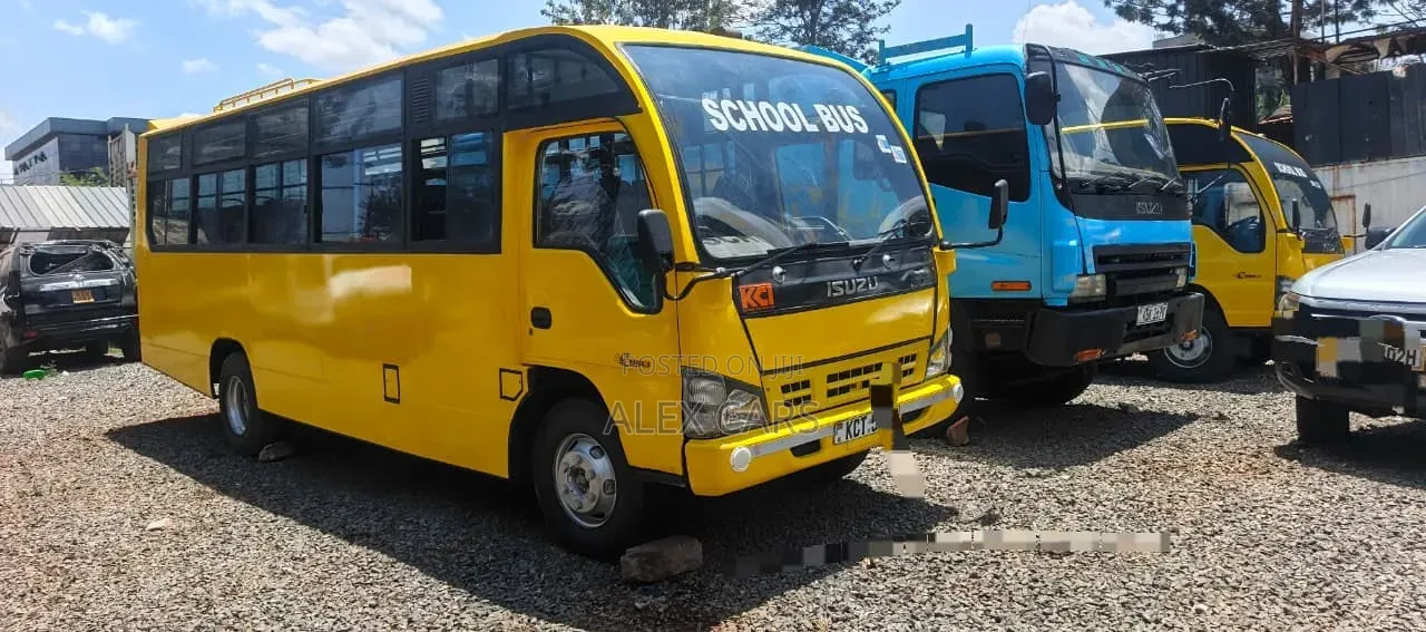 Isuzu NQR 2018 Yellow