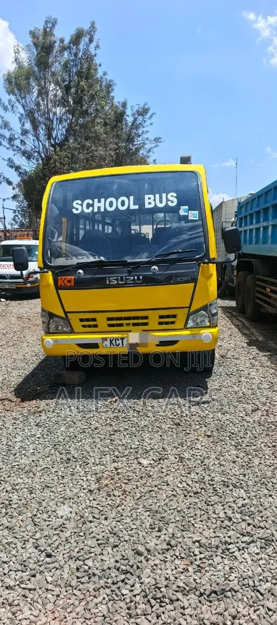 Isuzu NQR 2018 Yellow