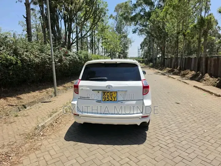 Toyota Vanguard 2009 White