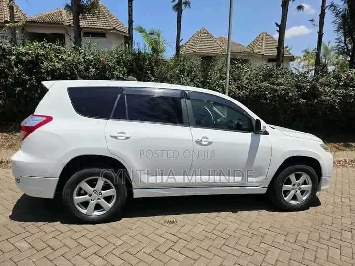 Toyota Vanguard 2009 White
