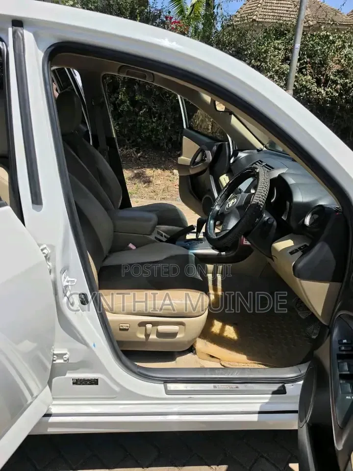 Toyota Vanguard 2009 White