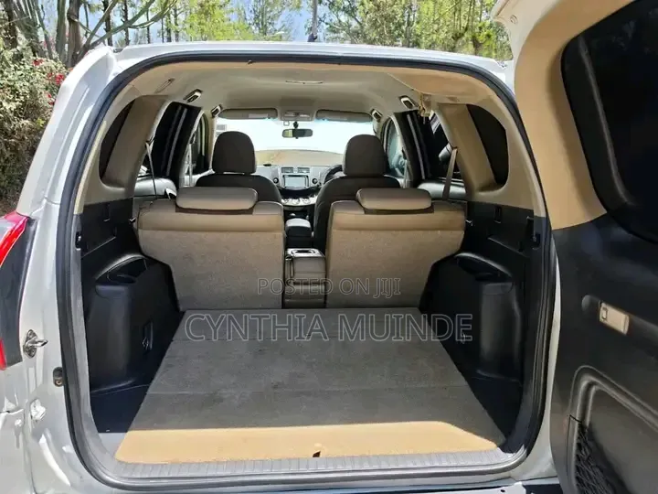 Toyota Vanguard 2009 White