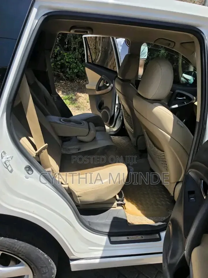 Toyota Vanguard 2009 White