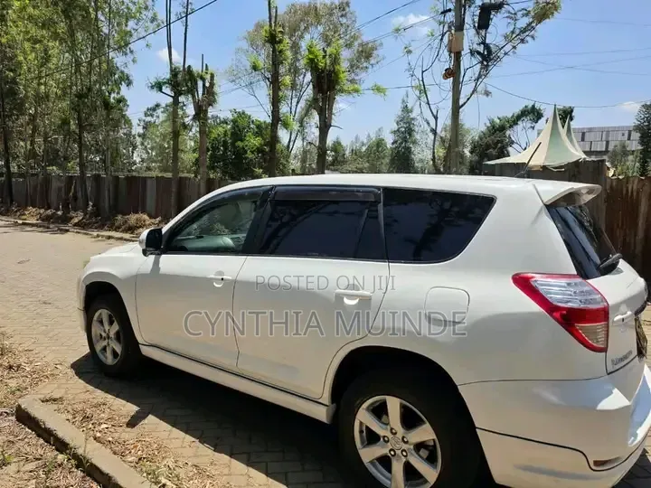 Toyota Vanguard 2009 White