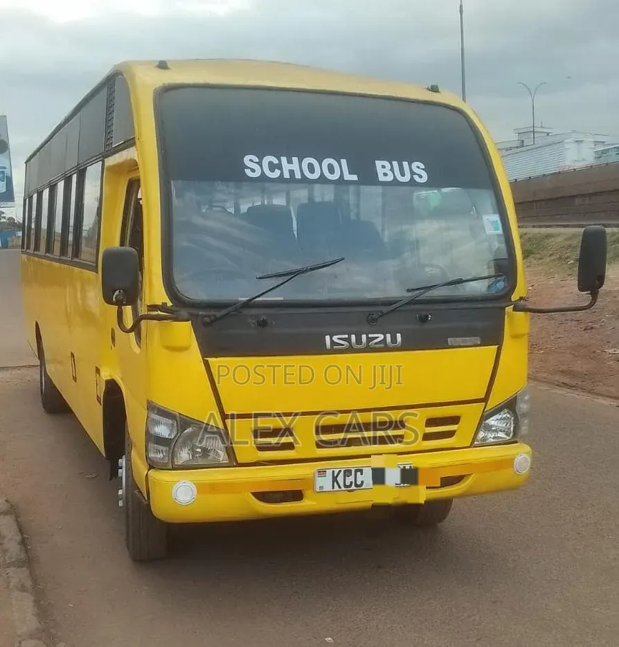 Isuzu NQR 2015 Yellow