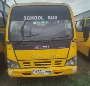 Isuzu NQR 2015 Yellow