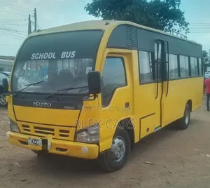 Isuzu NQR 2015 Yellow