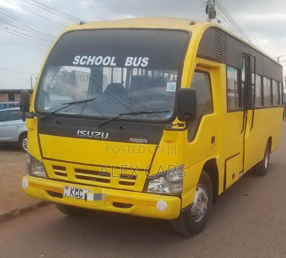 Isuzu NQR 2015 Yellow