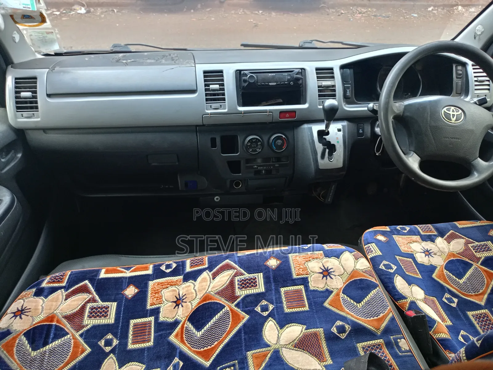 Toyota HiAce 2013 White