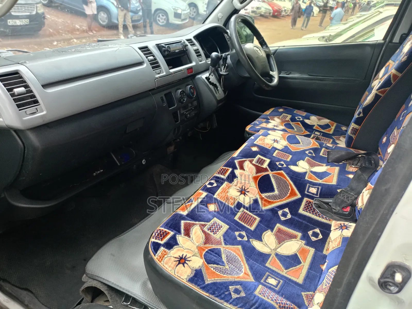 Toyota HiAce 2013 White