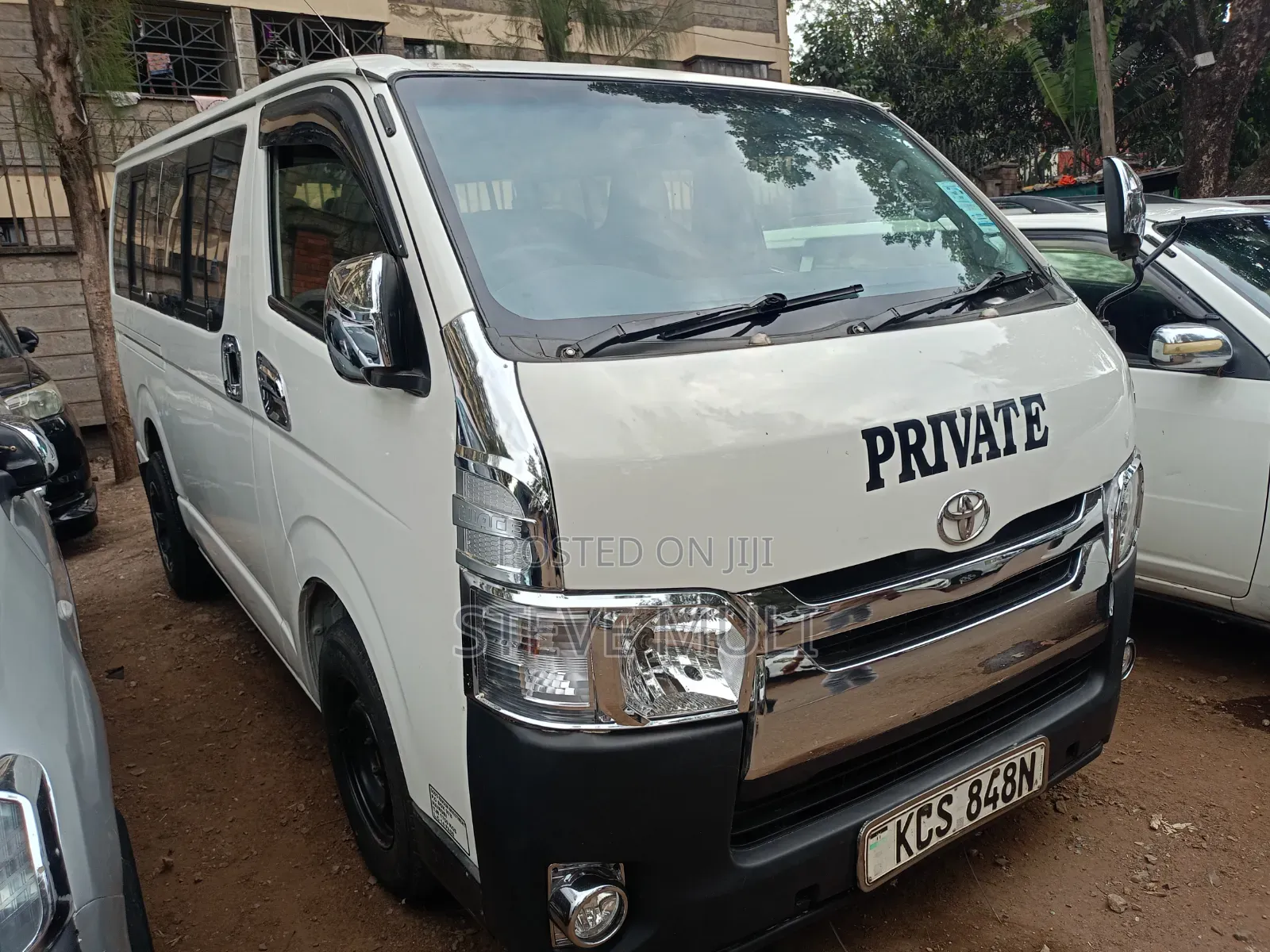Toyota HiAce 2013 White