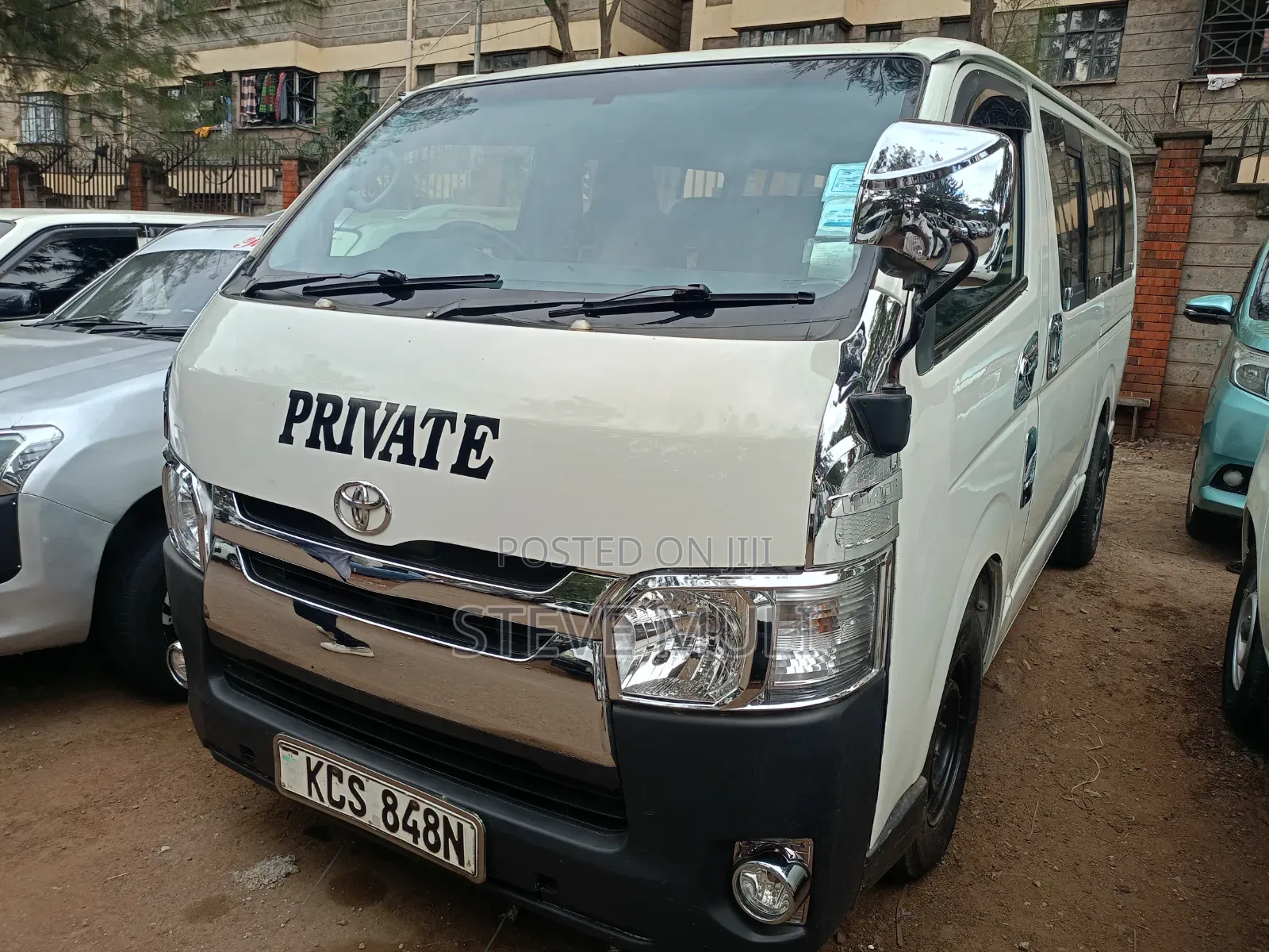 Toyota HiAce 2013 White