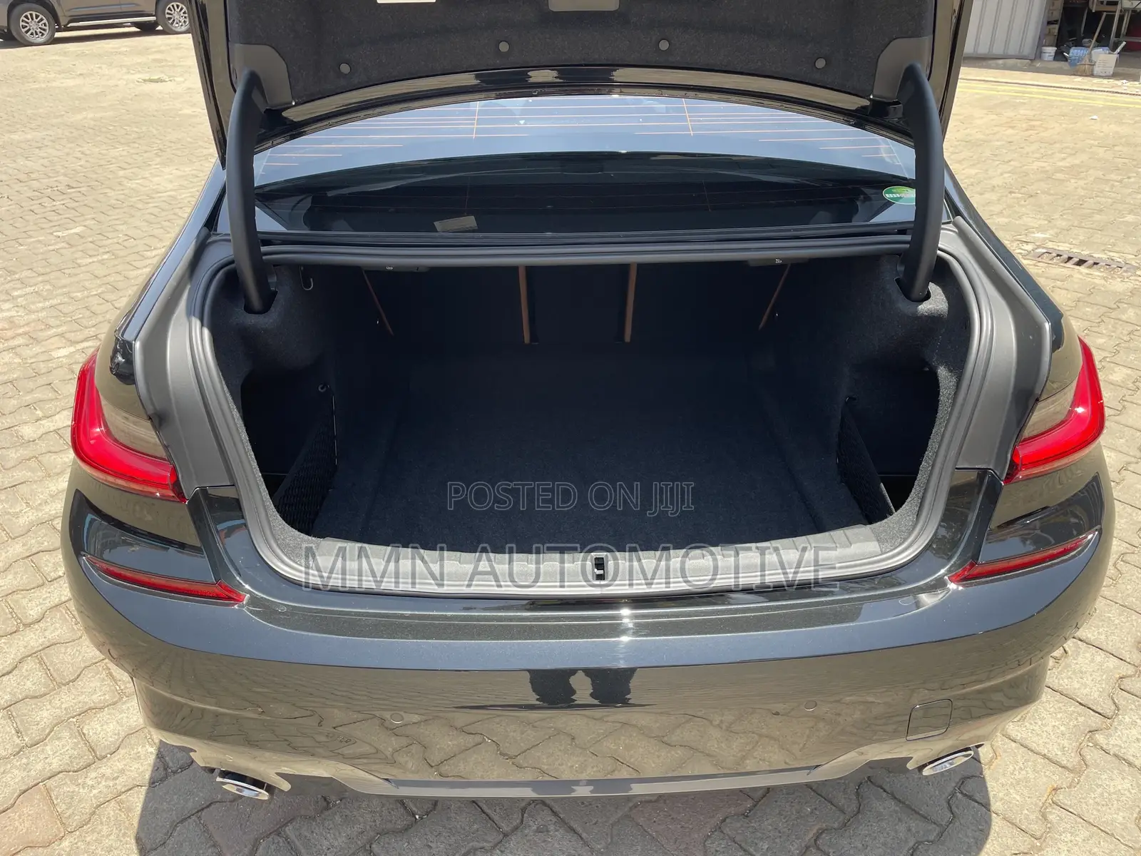 BMW 320i 2019 Black