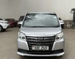 Toyota Noah 2017 Silver