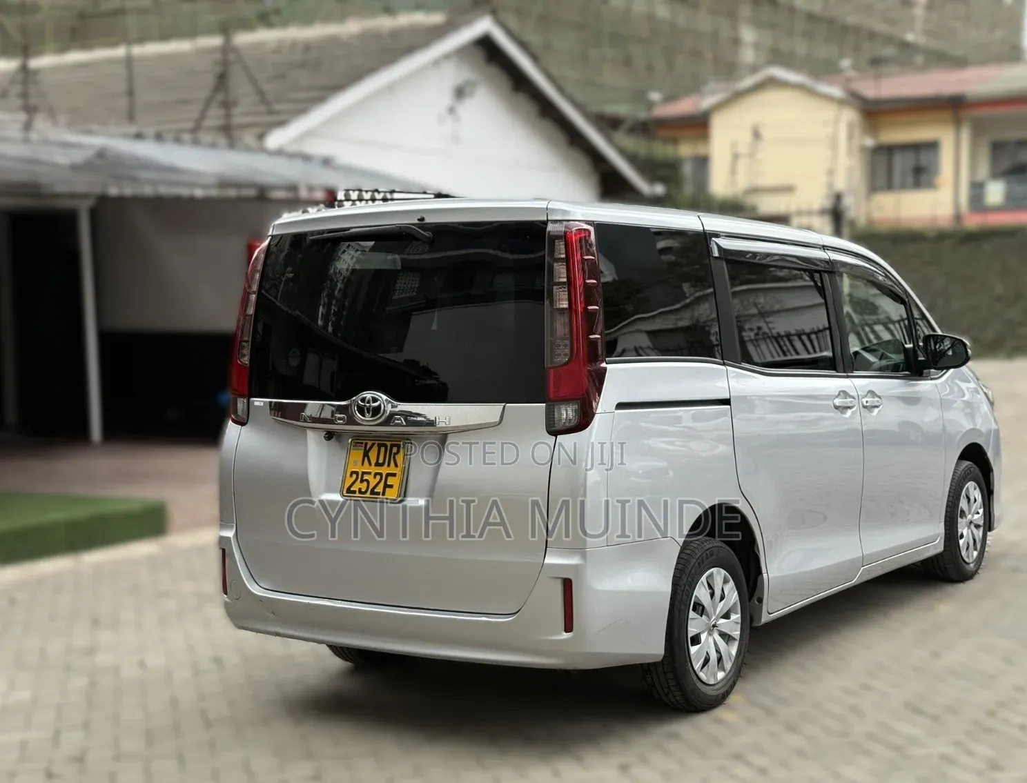 Toyota Noah 2017 Silver