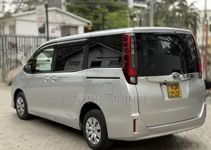 Toyota Noah 2017 Silver