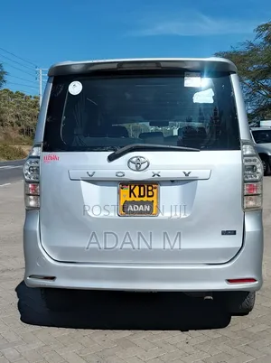 Toyota Voxy 2014 Silver