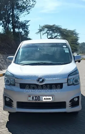 Toyota Voxy 2014 Silver
