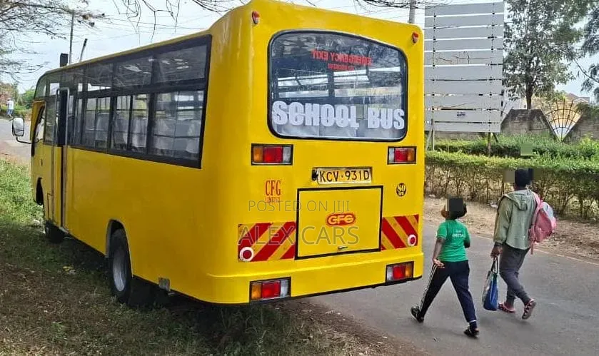 Isuzu NQR 2018 Yellow