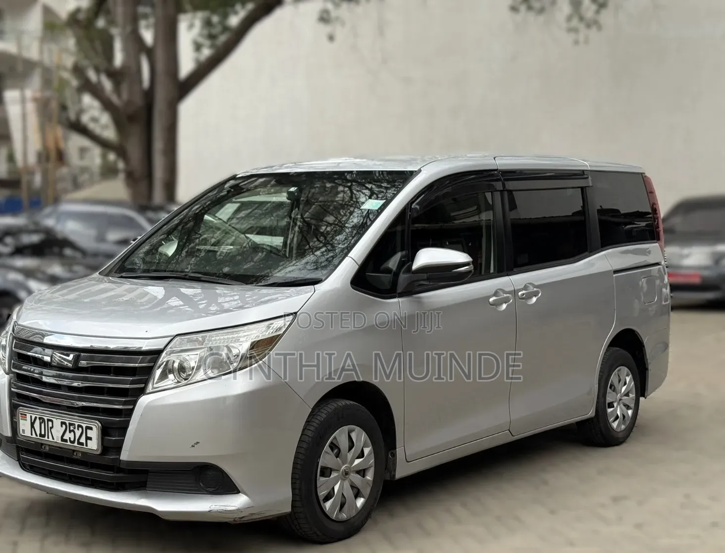 Toyota Noah 2017 Silver