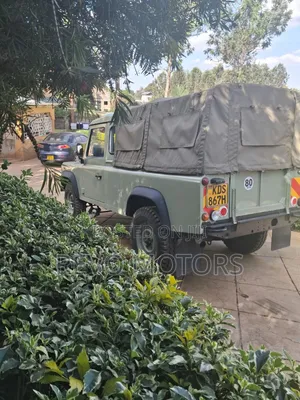 Land Rover Defender Puma 110 2.4 TD 2009 Green