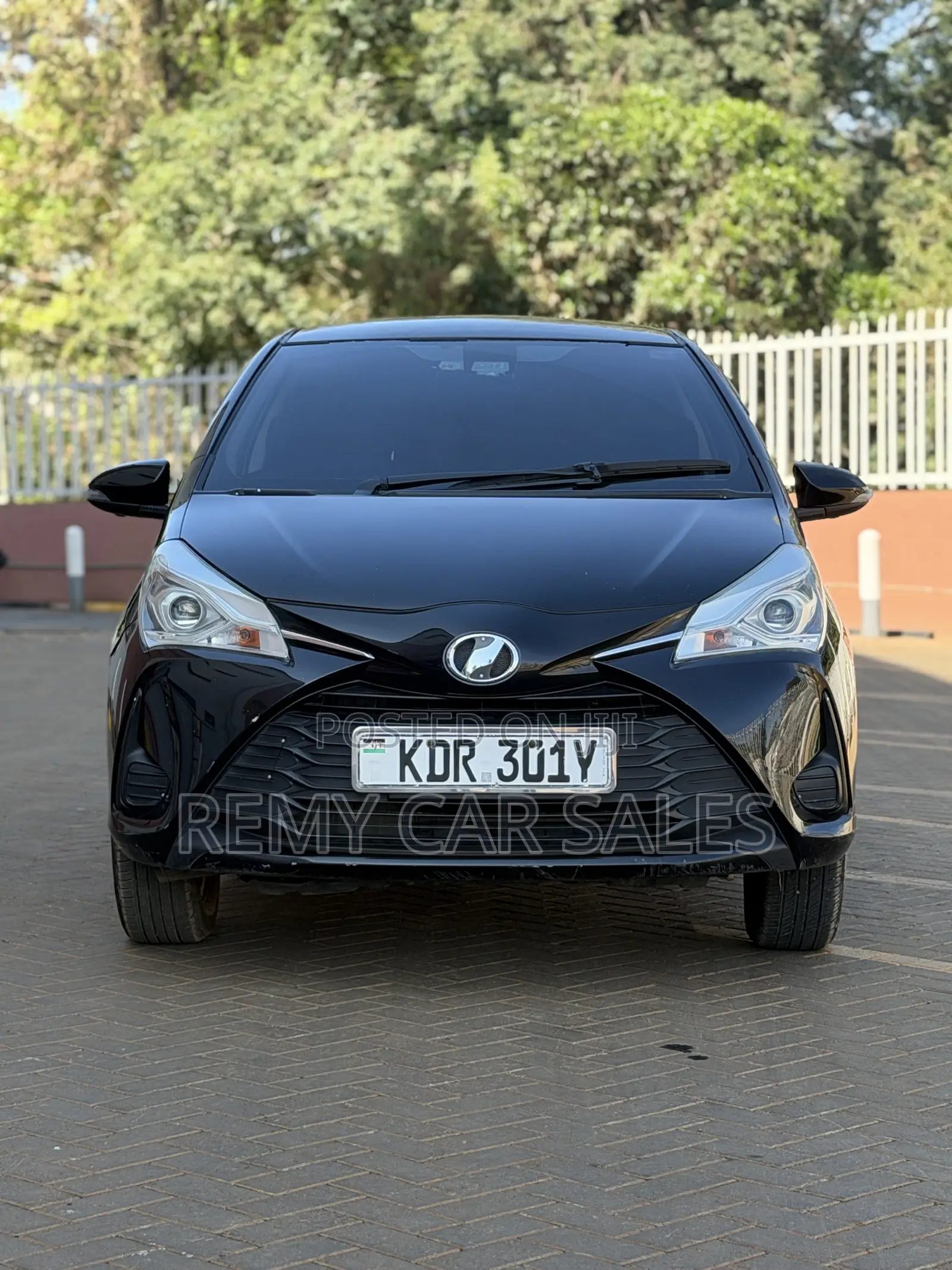 Toyota Vitz 2017 Burgundy