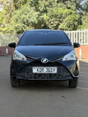 Toyota Vitz 2017 Burgundy