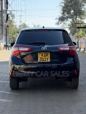 Toyota Vitz 2017 Burgundy