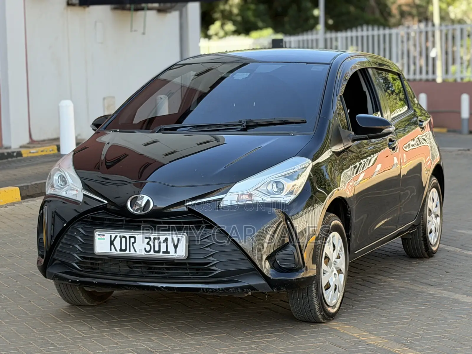 Toyota Vitz 2017 Burgundy