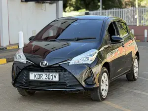 Toyota Vitz 2017 Burgundy