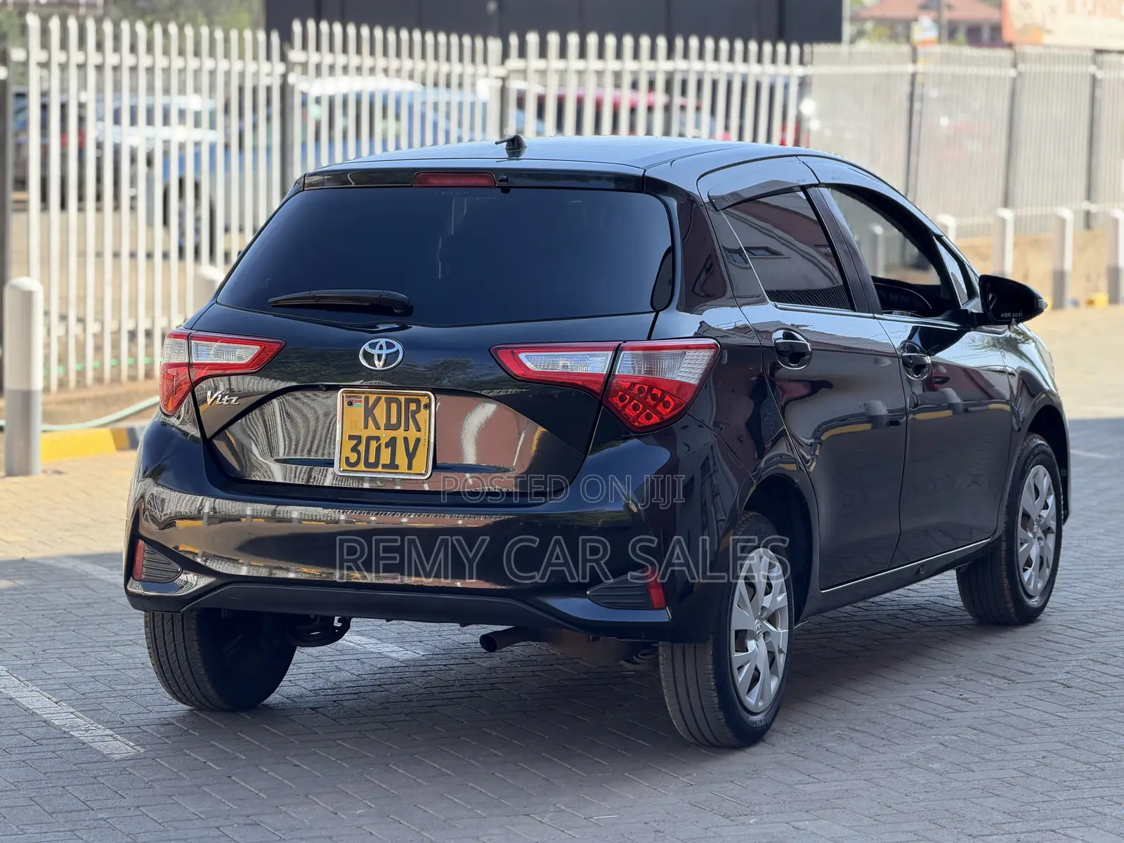 Toyota Vitz 2017 Burgundy