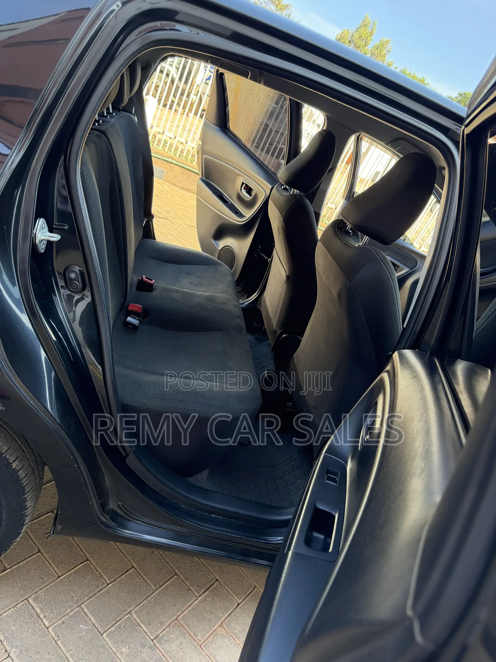Toyota Vitz 2017 Burgundy