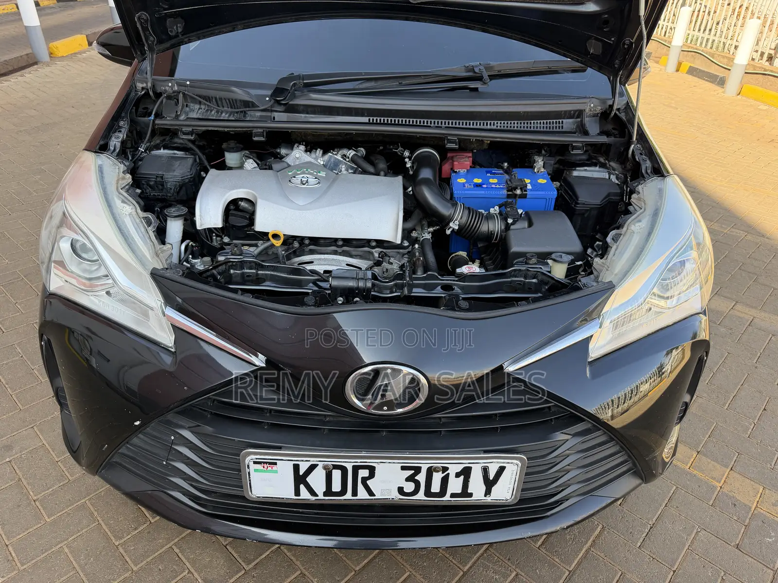 Toyota Vitz 2017 Burgundy