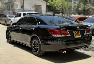 Toyota Crown 2016 Black
