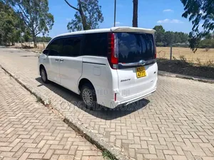 Toyota Esquire 2015 White