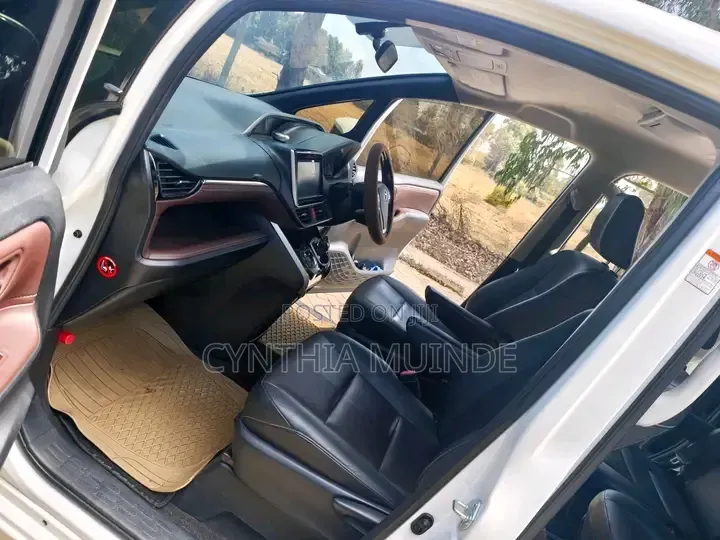 Toyota Esquire 2015 White