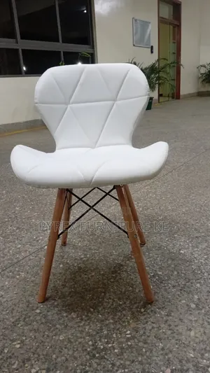 White PU Leather Leisure Chair