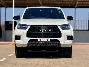 Toyota Hilux 2022 White